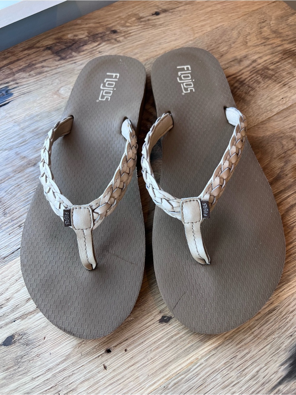 Flojos Women’s Tan Flip Flop Sandals with Cream Braided Straps size 10